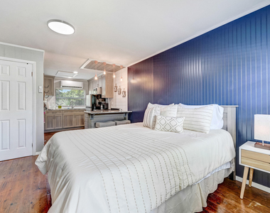 1704 Oak Street - Photo Thumbnail 6