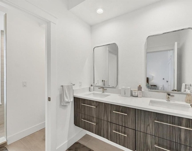 8234 Harborside Circle - Photo Thumbnail 14