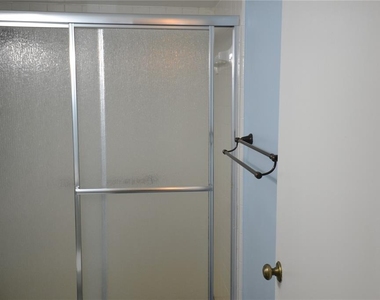 3232 Lake Pine Way E - Photo Thumbnail 5