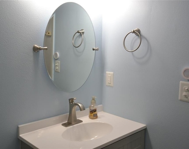 3232 Lake Pine Way E - Photo Thumbnail 9