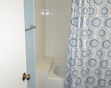 3232 Lake Pine Way E - Photo Thumbnail 7