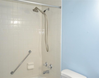 3232 Lake Pine Way E - Photo Thumbnail 8