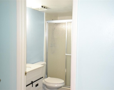 3232 Lake Pine Way E - Photo Thumbnail 2