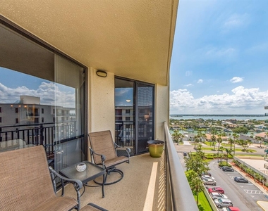 690 Island Way - Photo Thumbnail 7