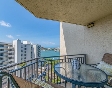 690 Island Way - Photo Thumbnail 5