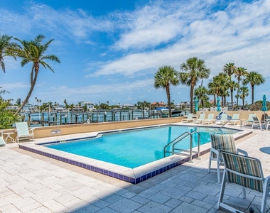 690 Island Way - Photo Thumbnail 23