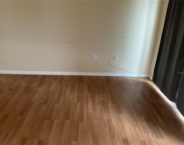 1011 Lakeview Drive - Photo Thumbnail 6