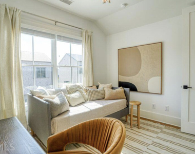 160 Glasgow Lane - Photo Thumbnail 23