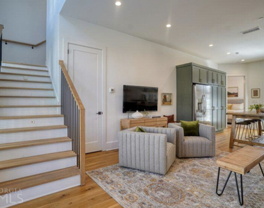 160 Glasgow Lane - Photo Thumbnail 5