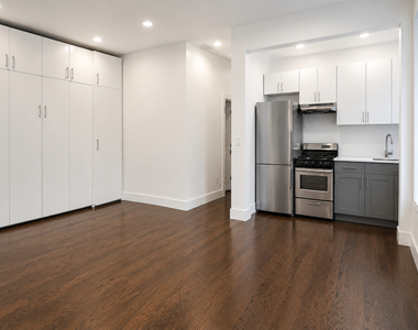 410 Eastern Parkway - Photo Thumbnail 3