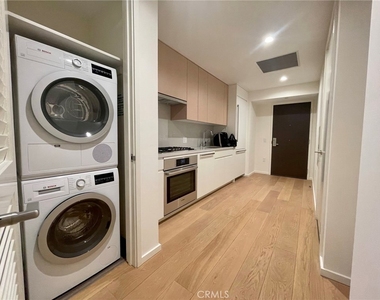 877 Francisco Street - Photo Thumbnail 7
