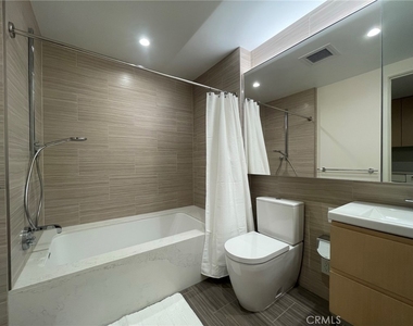 877 Francisco Street - Photo Thumbnail 6