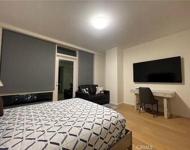 877 Francisco Street - Photo Thumbnail 9