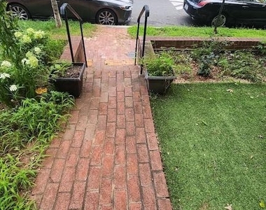 1422 W Street Se - Photo Thumbnail 2
