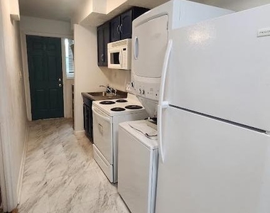 1422 W Street Se - Photo Thumbnail 9