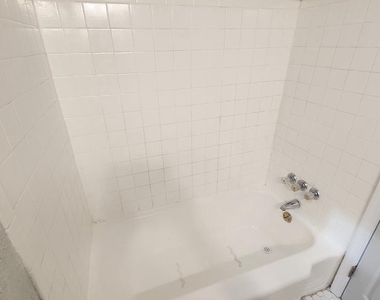 1422 W Street Se - Photo Thumbnail 8