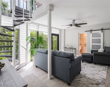 807 River Point Drive - Photo Thumbnail 18