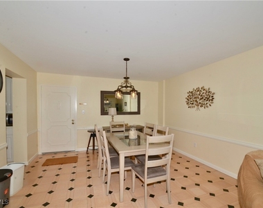 555 Park Shore Drive - Photo Thumbnail 4