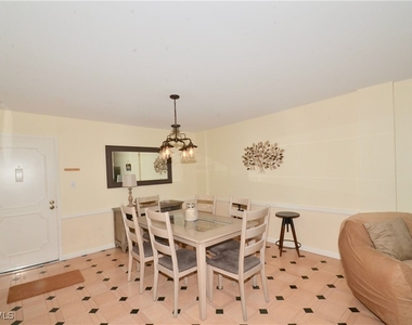 555 Park Shore Drive - Photo Thumbnail 6