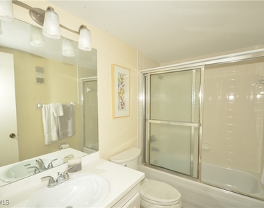 555 Park Shore Drive - Photo Thumbnail 10