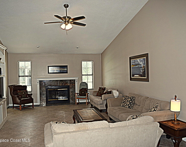285 Utopia Circle - Photo Thumbnail 12