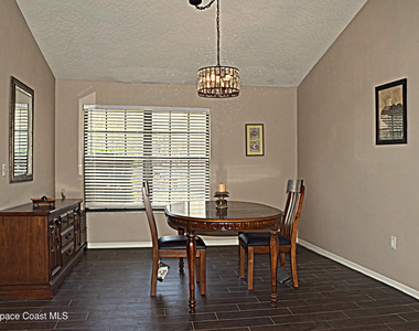 285 Utopia Circle - Photo Thumbnail 16