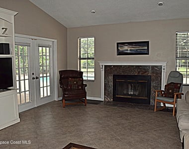 285 Utopia Circle - Photo Thumbnail 13