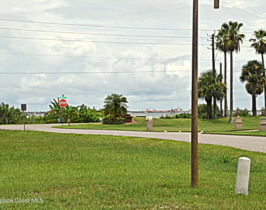 285 Utopia Circle - Photo Thumbnail 28