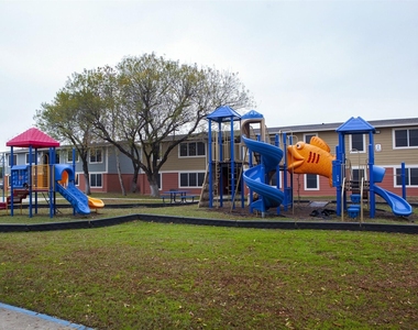 5635 W W Cesar E Chavez Blvd - Photo Thumbnail 2
