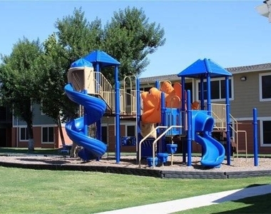 5635 W W Cesar E Chavez Blvd - Photo Thumbnail 8