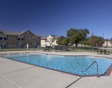 910 North Frio Street - Photo Thumbnail 3