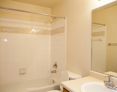 910 North Frio Street - Photo Thumbnail 10