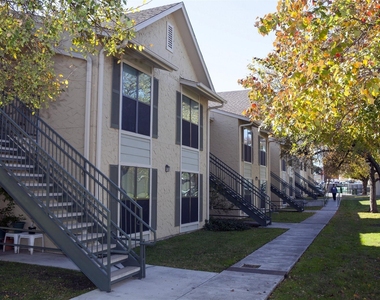910 North Frio Street - Photo Thumbnail 2