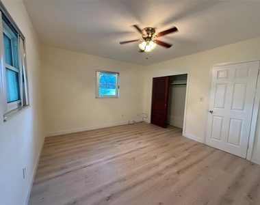 215 S West Shore Boulevard - Photo Thumbnail 16