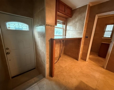 215 S West Shore Boulevard - Photo Thumbnail 26