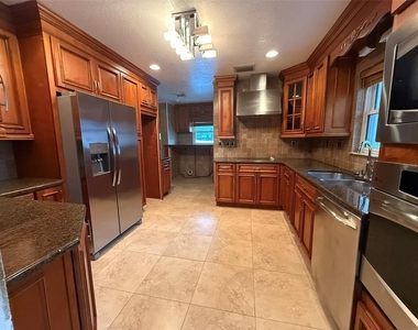 215 S West Shore Boulevard - Photo Thumbnail 19