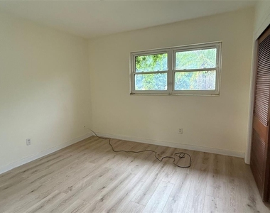 215 S West Shore Boulevard - Photo Thumbnail 8