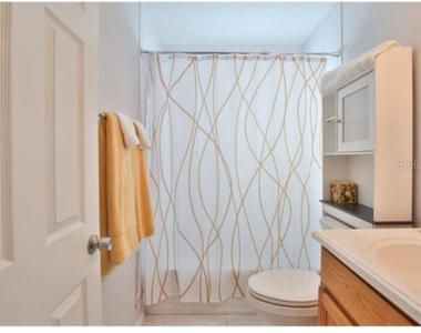 422 Julia Place - Photo Thumbnail 12