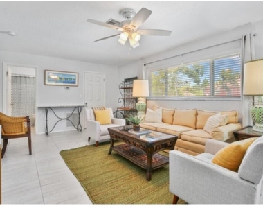 422 Julia Place - Photo Thumbnail 2