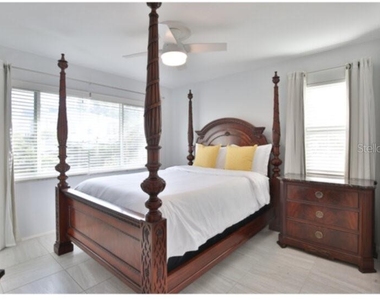422 Julia Place - Photo Thumbnail 9