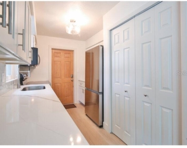 422 Julia Place - Photo Thumbnail 7