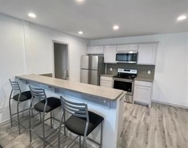 290 S Mcilhaney Street - Photo Thumbnail 4