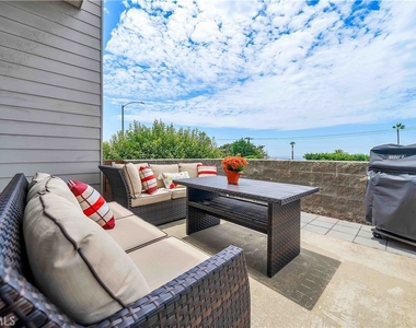420 Palos Verdes Boulevard - Photo Thumbnail 2