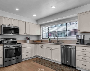 420 Palos Verdes Boulevard - Photo Thumbnail 10