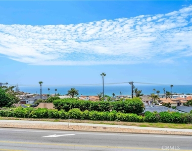 420 Palos Verdes Boulevard - Photo Thumbnail 5