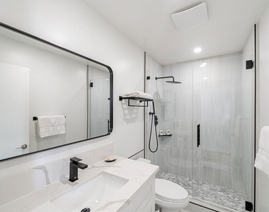 213 17th Street - Photo Thumbnail 7