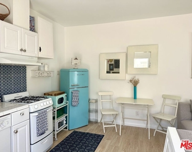 1210 1/2 S Stanley Avenue - Photo Thumbnail 31