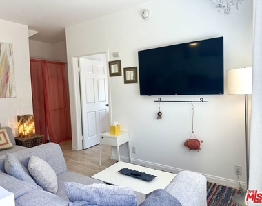 1210 1/2 S Stanley Avenue - Photo Thumbnail 4