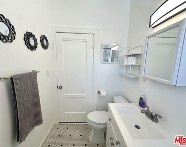 1210 1/2 S Stanley Avenue - Photo Thumbnail 7