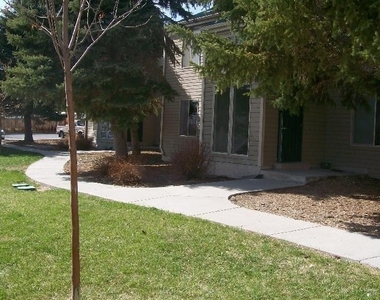 314 Spire Dr - Photo Thumbnail 2